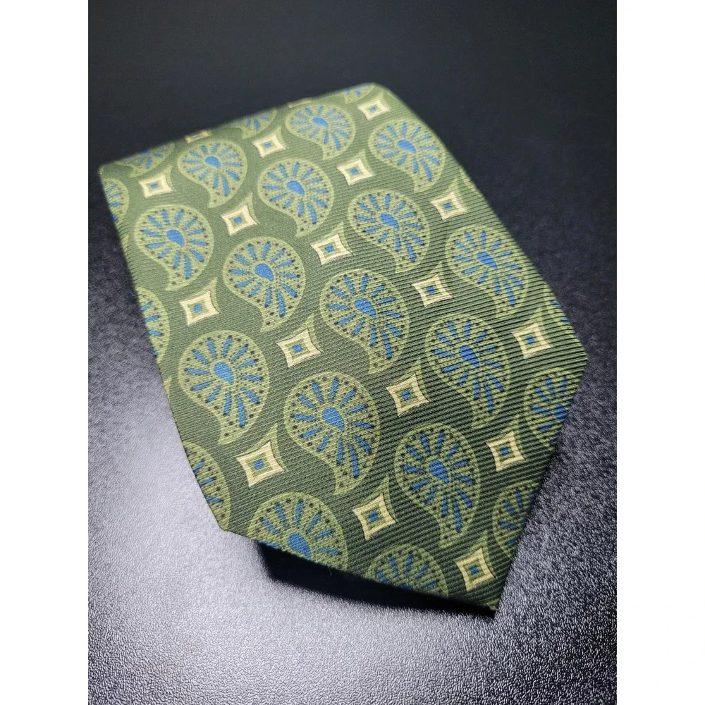 Coach Men's Necktie Green Paisley 100% Italian Silk 3.75